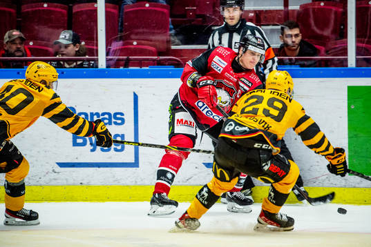 Malmö Redhawks Fredrik Händemark mot Albin Sundsvik och
