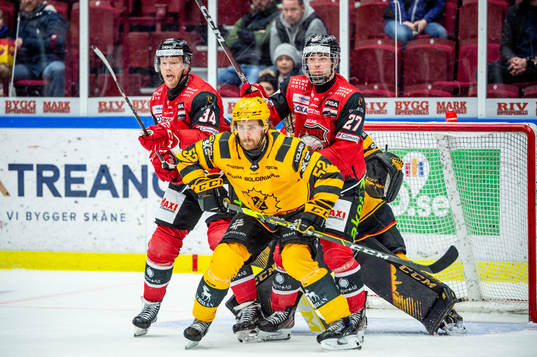 Carl Söderberg och Malmö Redhawks Ponthus Westerholm mot