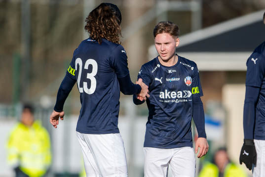 Helsingborgs Ali Suljić och Simon Bengtsson jublar