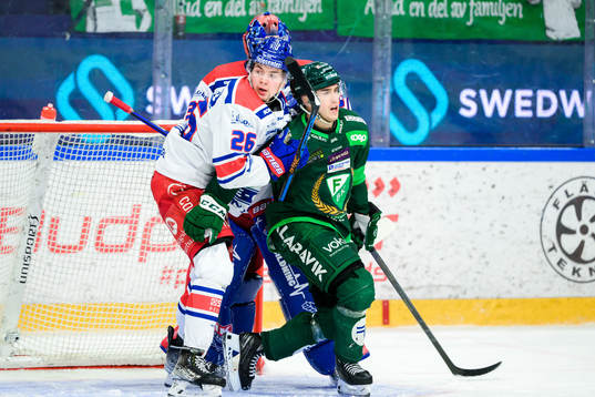 Oskarshamns Lukas Pilö, målvakt Tim Juel och Färjestads