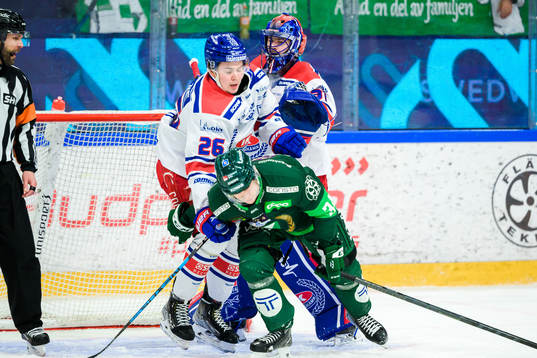 Oskarshamns Lukas Pilö, målvakt Tim Juel och Färjestads