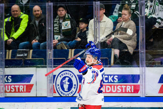 Oskarshamns Patrik Karlkvist jublar