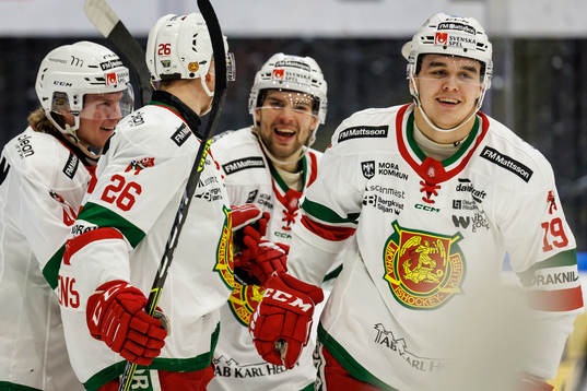 Moras Axel Sundberg  jublar