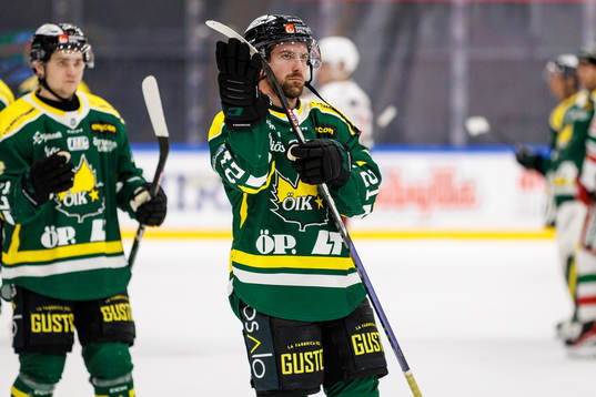Östersunds Aaron Luchuk deppar