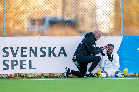 Östersunds Mansour Sinyan har ont