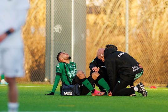Varbergs Vinicius Nogueira de Oliveira får behandling