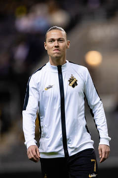 s Viktor Fischer