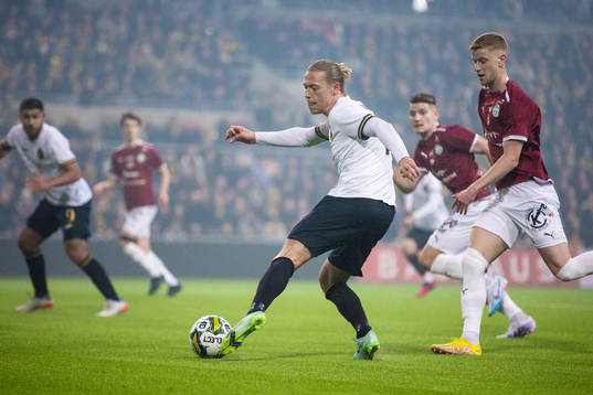 s Viktor Fischer