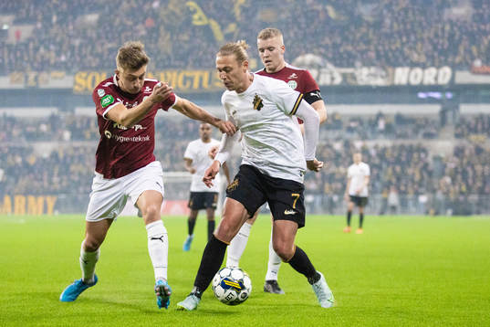 s Viktor Fischer
