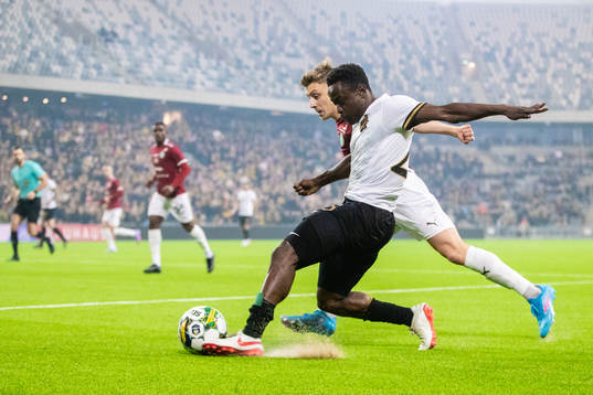 s Erick Otieno och Västerås Simon Gefvert