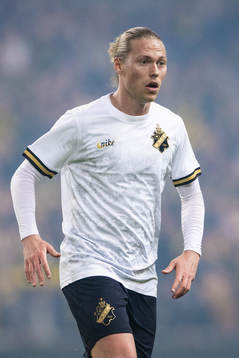 s Viktor Fischer