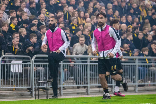 s Jimmy Durmaz och Elias Durmaz värmer upp