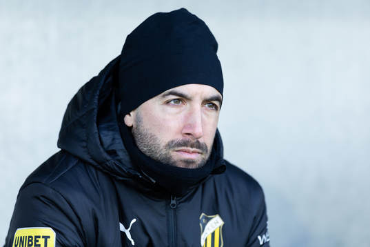 Häckens assisterande tränare Martin Foyston innan