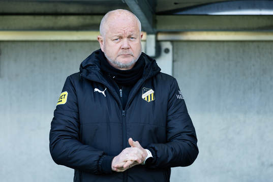 Häckens tränare Per-Mathias Høgmo innan fotbollsmatchen