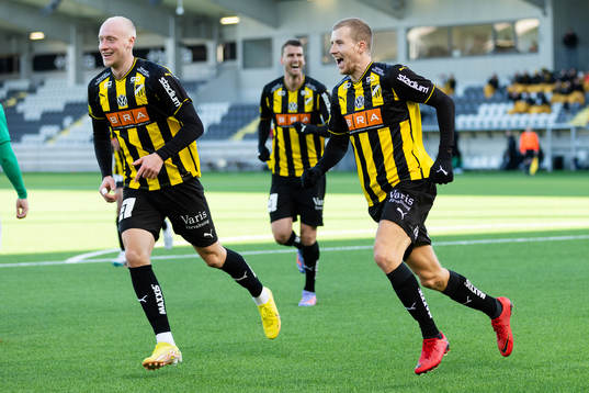 Häckens Simon Gustafson jublar
