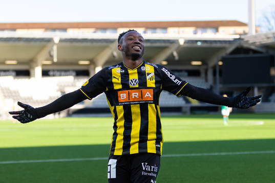 Häckens Benie Adama Traore jublar