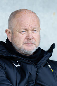 Häckens tränare Per-Mathias Høgmo innan fotbollsmatchen