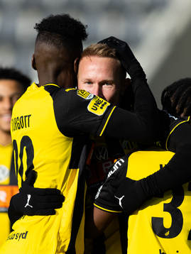 Häckens Mikkel Rygaard Jensen jublar ihop med Ibrahim