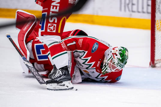 Frölundas målvakt Lars Johansson har ont