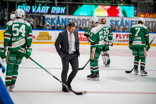 Rögles tränare Cam Abbott deppar
