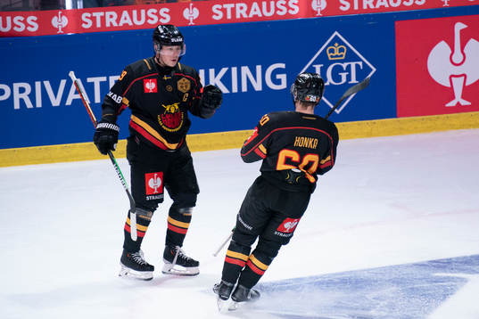 Luleås Erik Gustafsson celebrates with Julius Honka