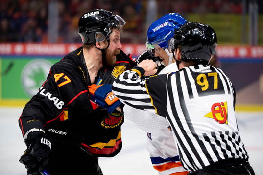 Luleås Leo Komarov and Tapparas Veli Matti Savinainen