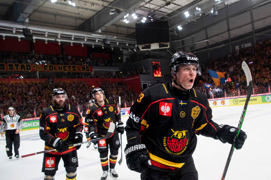 Luleås Erik Gustafsson celebrates his goal meaning 1-3
