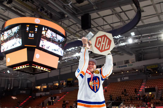 Tapparas Anton Levvtchi with the trophy