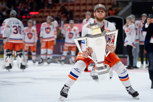 Tapparas Niko Ojamäki celebrates with the trophy