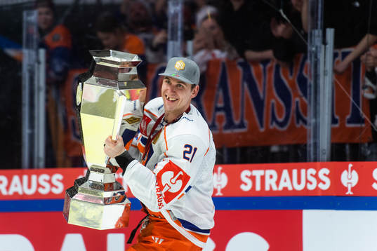 Tapparas Jori Lehterä celebrates with the trophy