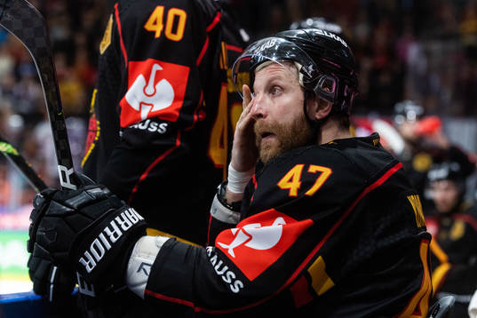 Luleås Leo Komarov looks dejected