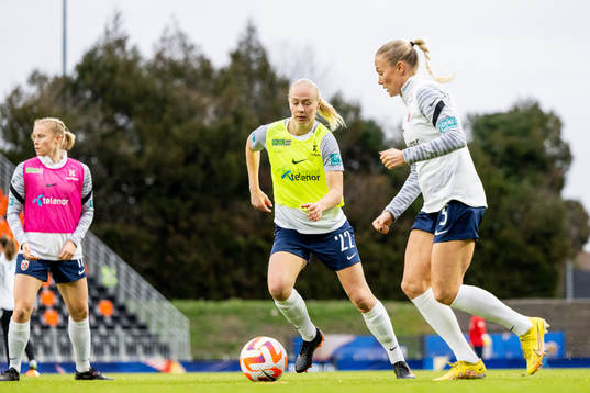 Sara Hørte and Guro Bergsvand of Norway
