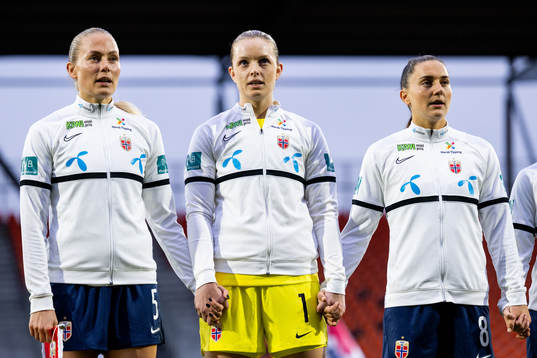 Guro Bergsvand, goalkeeper Guro Pettersen and Vilde Bøe