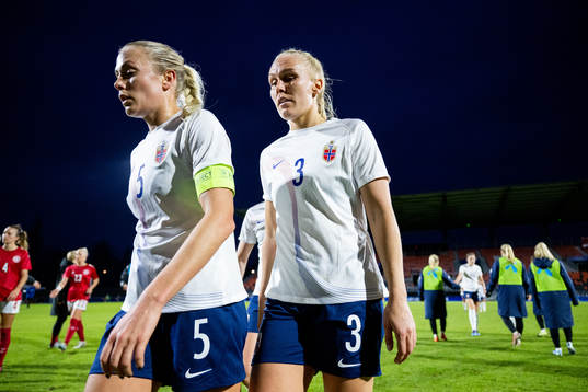 Guro Bergsvand and Maria Thorisdottir of Norway leave the