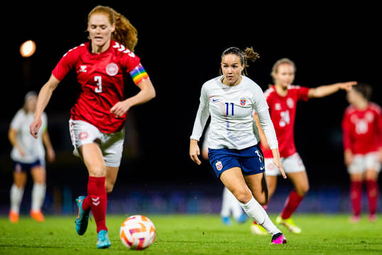 Stine Ballisager Pedersen of Denmark and Guro Reiten of
