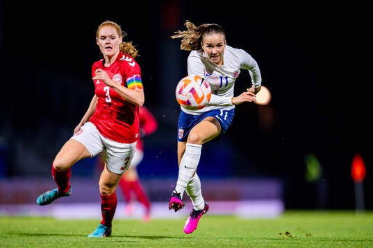 Stine Ballisager Pedersen of Denmark and Guro Reiten of