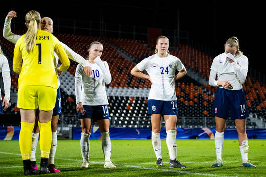Goalkeeper Guro Pettersen, Guro Reiten, Thea Bjelde, Emilie