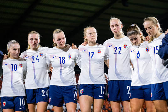 Thea Bjelde, Emilie Nautnes, Frida Maanum, Julie Blakstad,