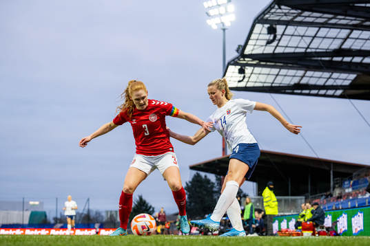 Stine Ballisager Pedersen of Denmark and Thea Sørbo of