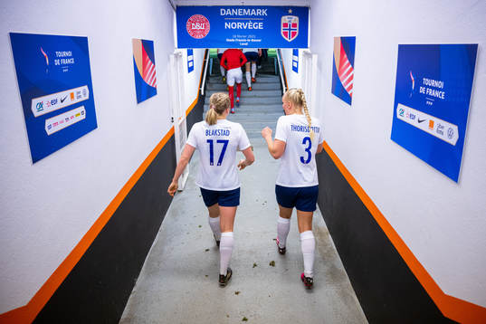 Julie Blakstad and Maria Thorisdottir of Norway at half-time