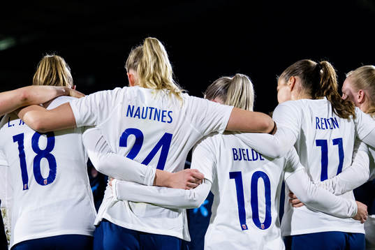 Frida Maanum, Emilie Nautnes, Thea Bjelde and Guro Reiten