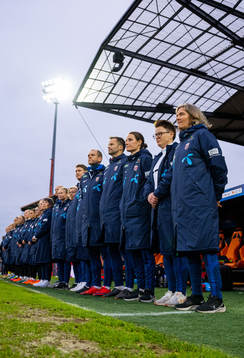 Head coach Hege Riise and staff of Norway