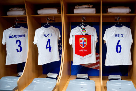The kits of Maria Thorisdottir, Tuva Hansen, Guro Bergsvand