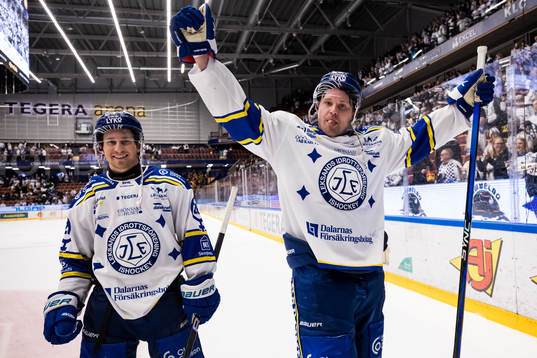 Leksands Justin Glenn Kloos och Jonas Ahnelöv jublar