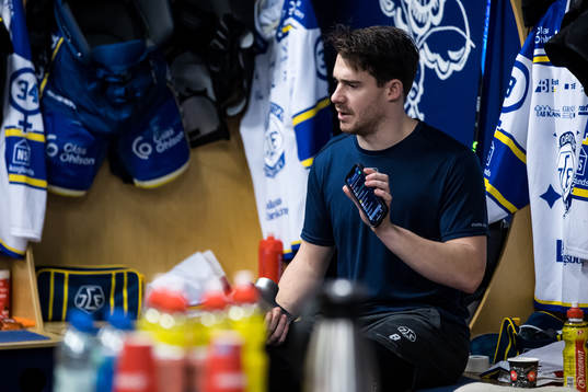 Leksands Matt Caito innan ishockeymatchen i SHL mellan