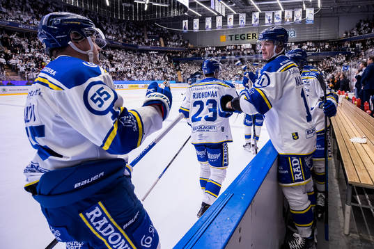 Leksands spelarna jublar