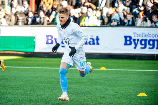 Malmö FFs Anders Christiansen värmer upp innan
