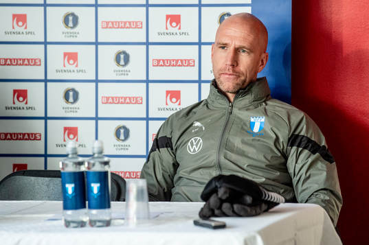 Malmö FFs tränare Henrik Rydström på en presskonferens