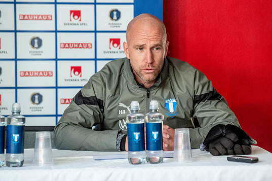 Malmö FFs tränare Henrik Rydström på en presskonferens