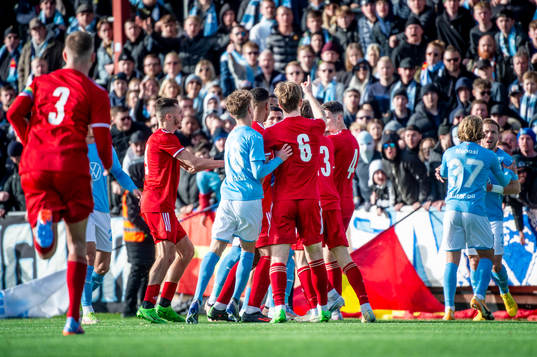 Upprörda känslor bland Malmö FFs och Skövde AIKs